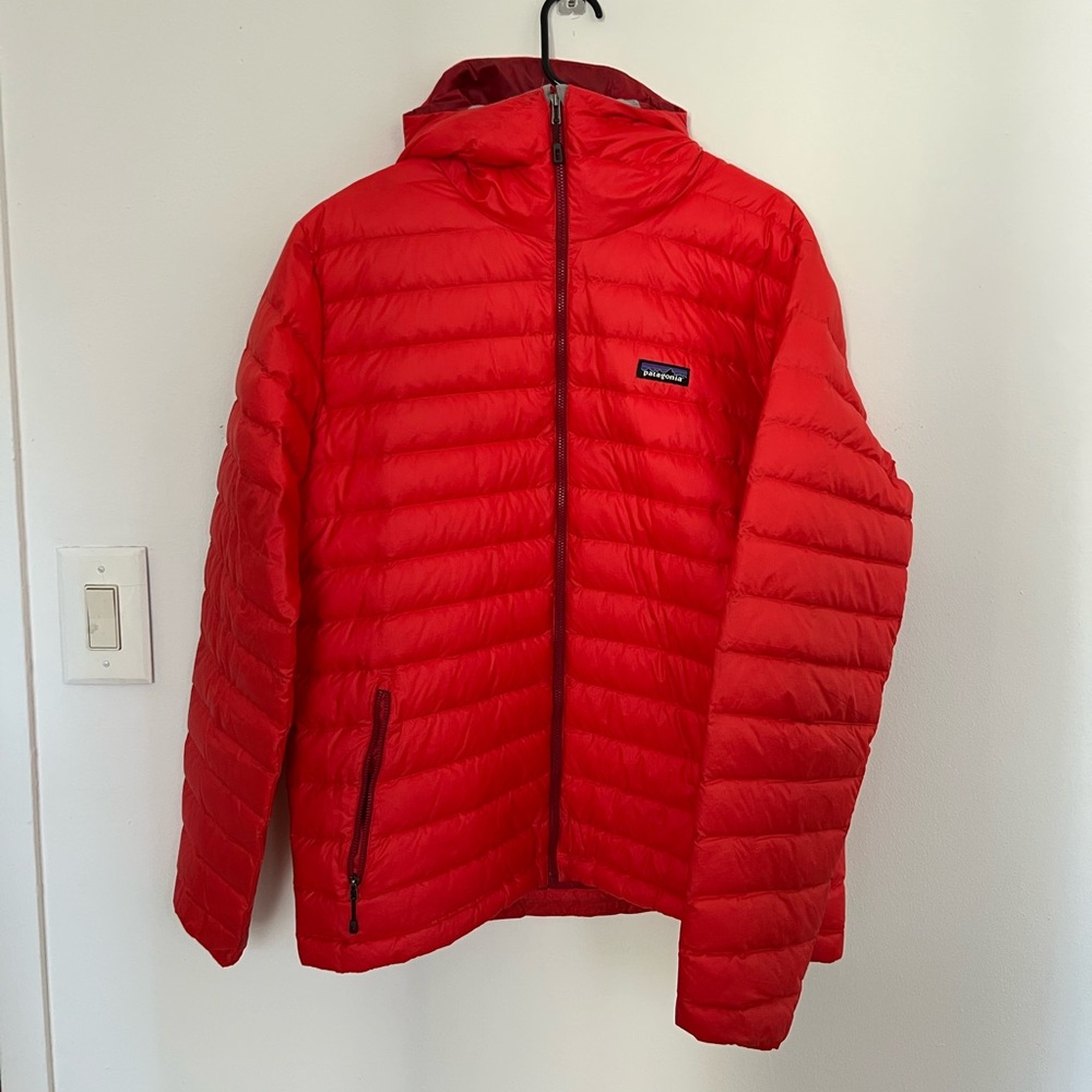 Patagonia Men's XL Red Puffer Jacket with Hood - Picture 2 of 9